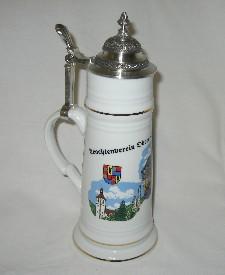 Bierkrug hoch mit Spitzdeckel